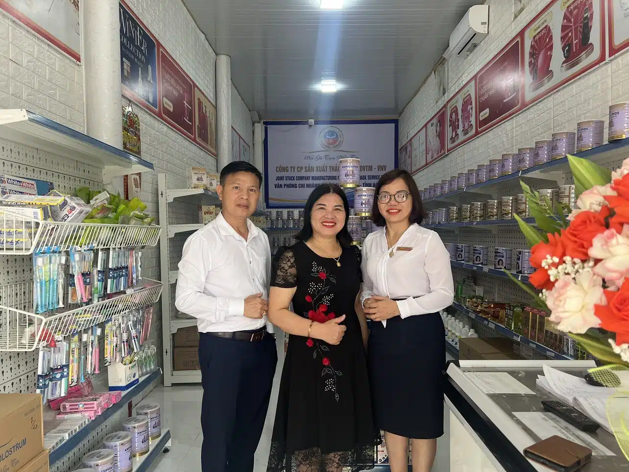 Khai trương cửa hàng thương hiệu sữa non VNV của Chị Lan tại Thị trấn Cẩm Xuyên - tỉnh Hà Tĩnh 2 cua hang chi Lan thi tran cam xuyen 01