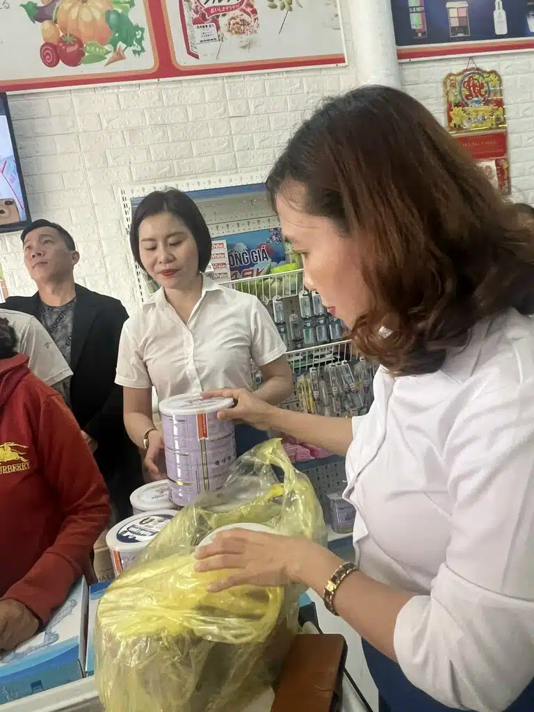 Khai trương cửa hàng thương hiệu sữa non VNV của Chị Lan tại Thị trấn Cẩm Xuyên - tỉnh Hà Tĩnh 3 cua hang chi Lan thi tran cam xuyen 03